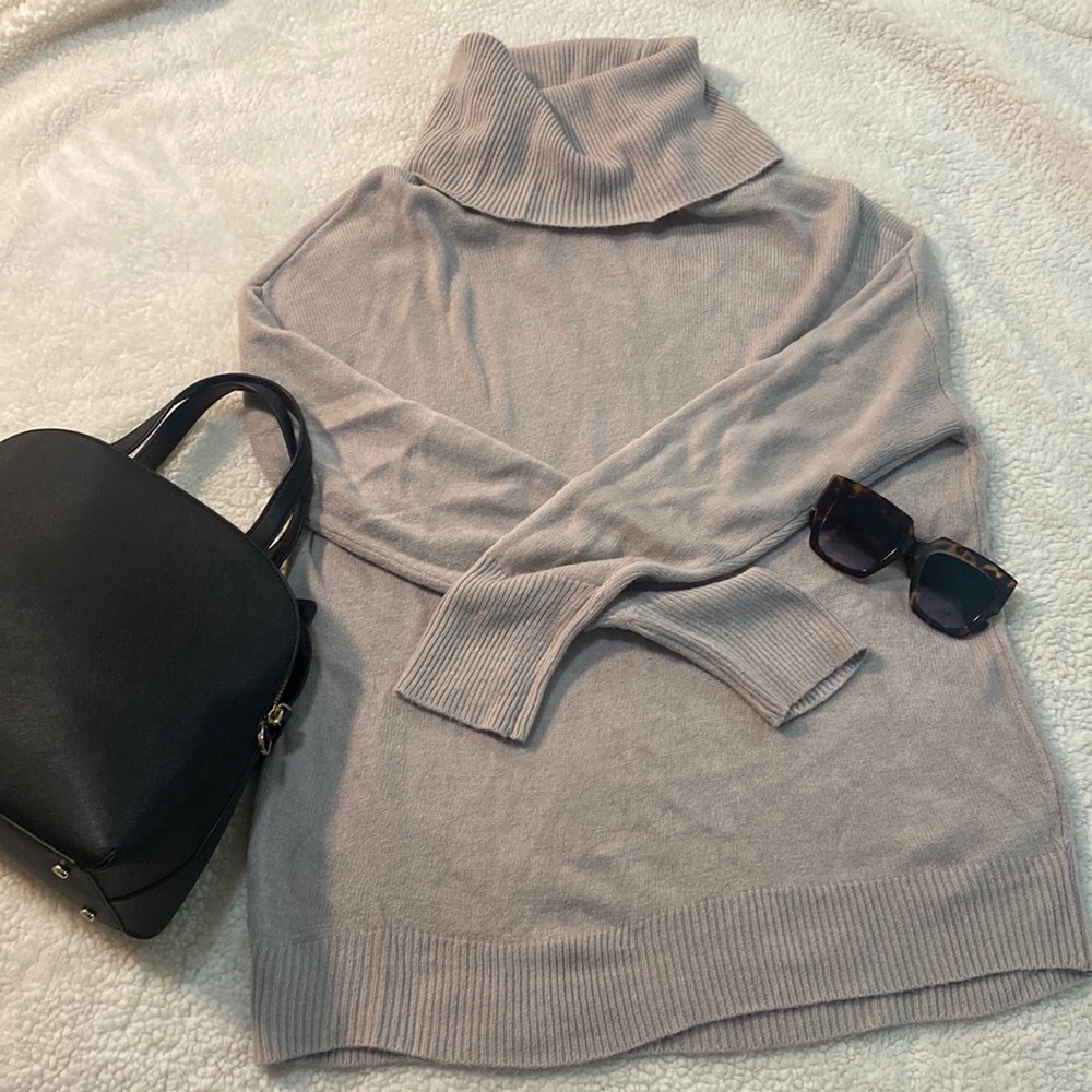 Lilac turtleneck sweater